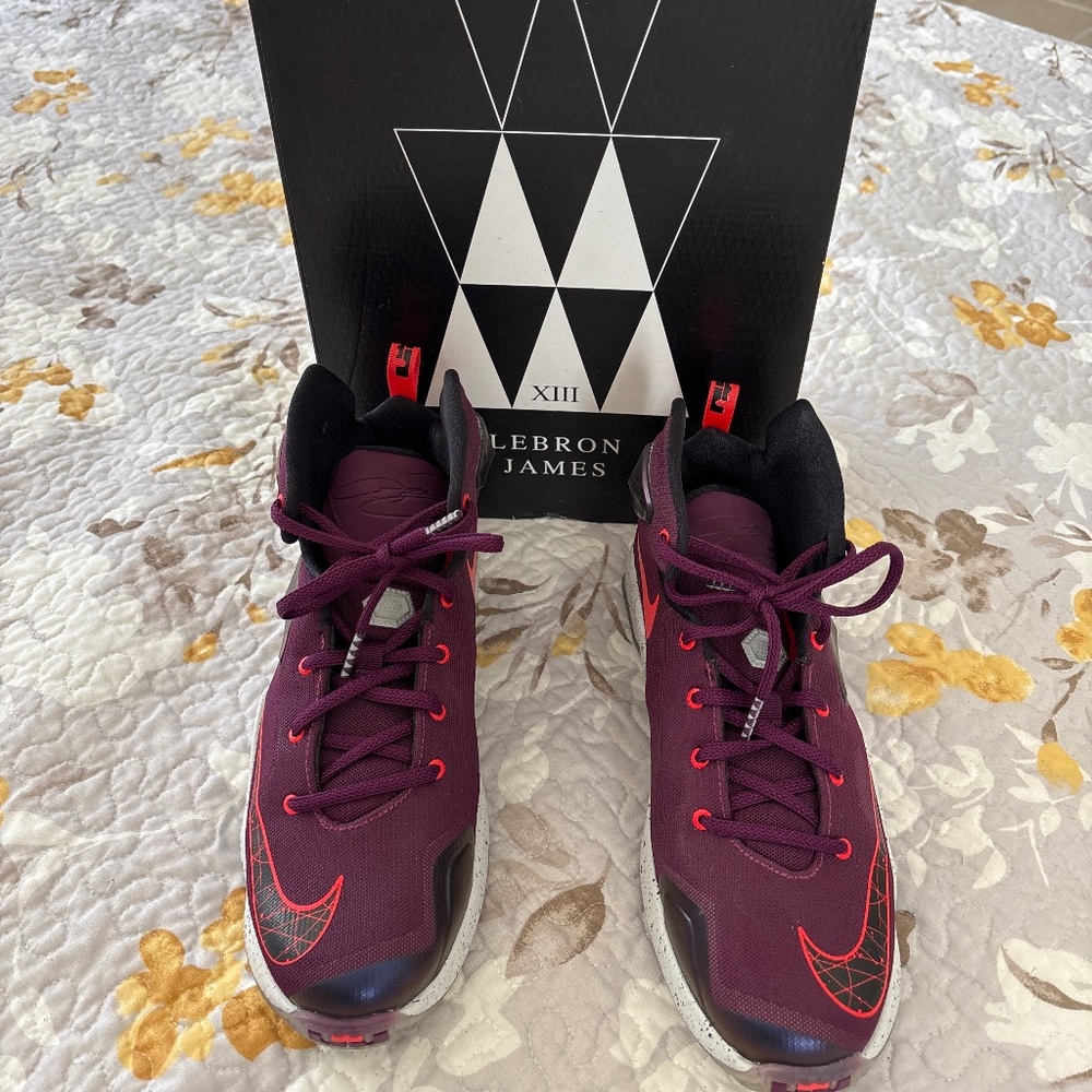 Nike Lebron James XIII GS Basketball Shoes Mulberry Youth Size Y6